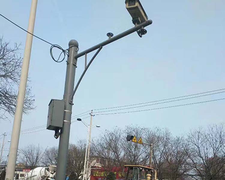 太原鑫雨杭電器設備提醒消費者在選購道路監(jiān)控桿時該注意什么？