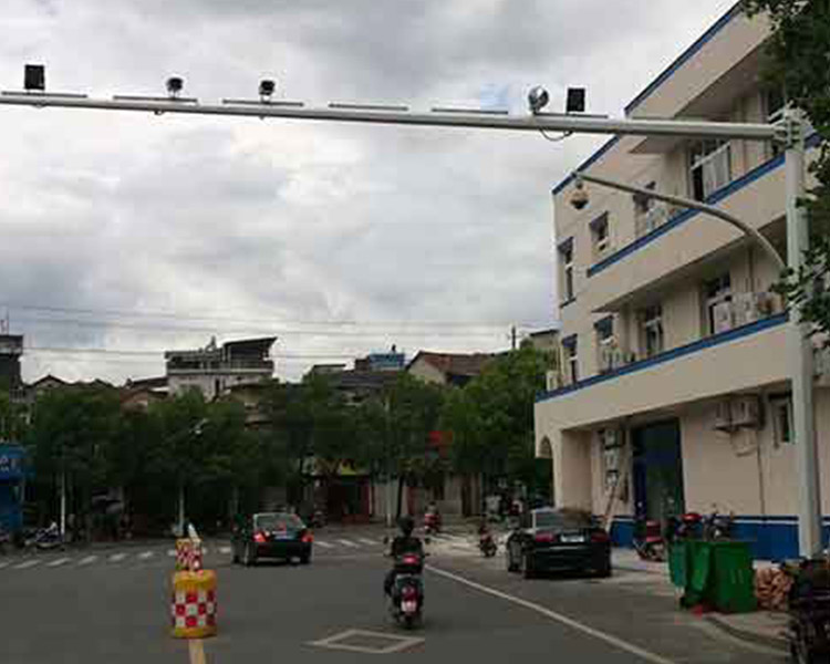 鑫雨杭電器設(shè)備公司為您分享，太原道路監(jiān)控桿除銹的方法？